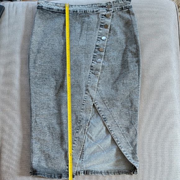 Women's Grey Button-Front Wrap Denim Skirt - Picture 7 of 7